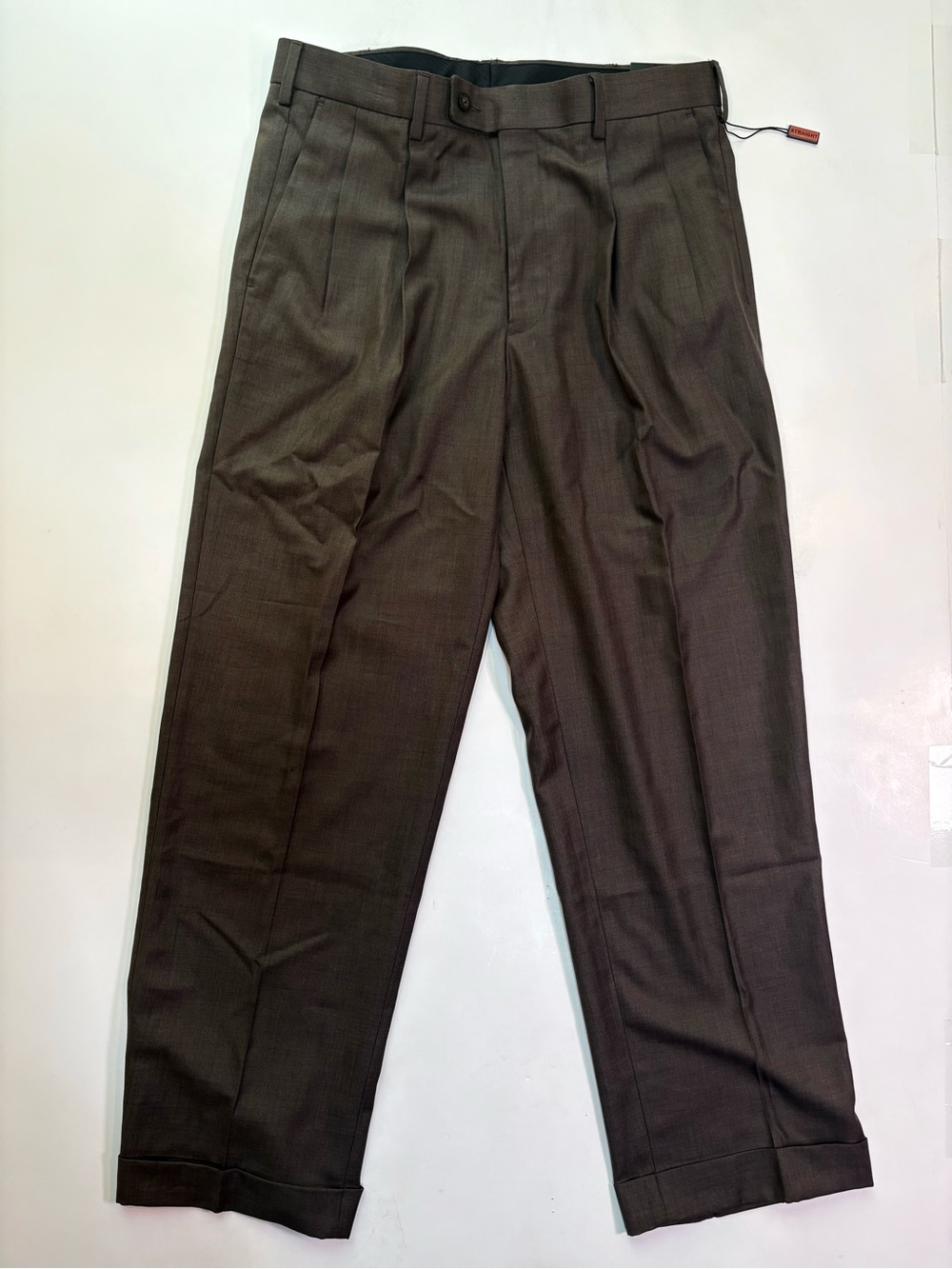 AXIST Men’s No-Iron Pleated Pants Twig Brown